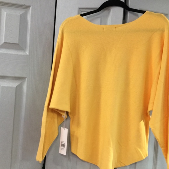 Fun yellow sparkle & pearl sweater - Picture 2 of 3